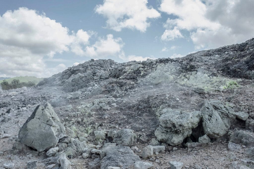 Frammenti di un paesaggio sotterraneo, nella valle fra le tre province